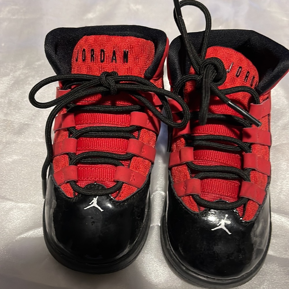 Jordan Aura  size 7 C